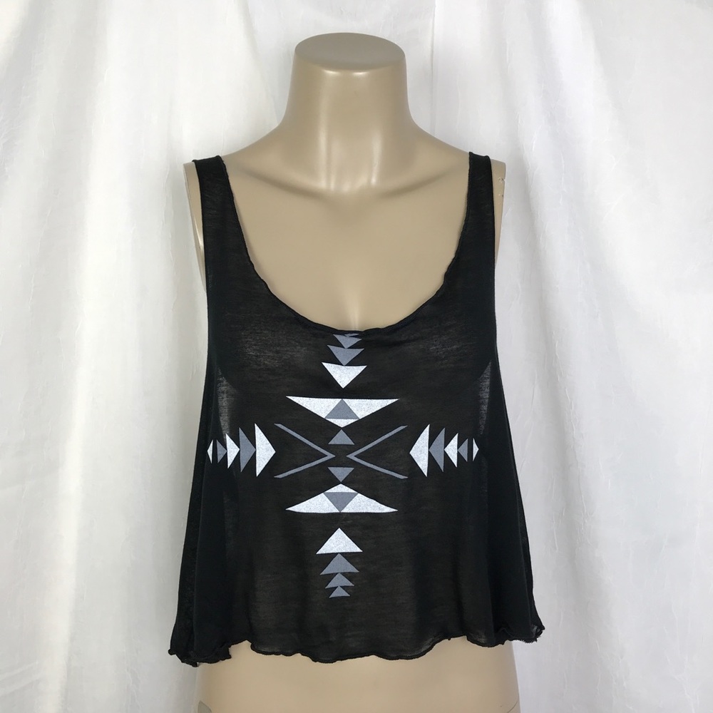 🚫SOLD🚫 NWT Black Grey Geometric Sheer Crop Tank - Picture 1 of 7